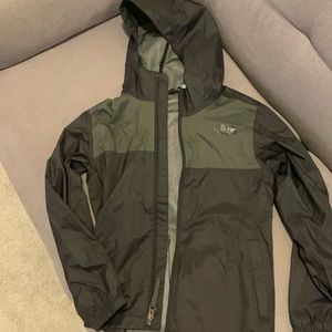 North Face lightweight jacket….condition is perfect…my son never wore it